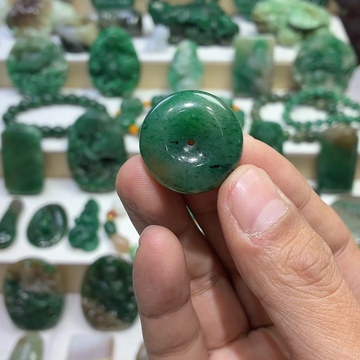 独山玉未镶嵌颈饰直径25.4