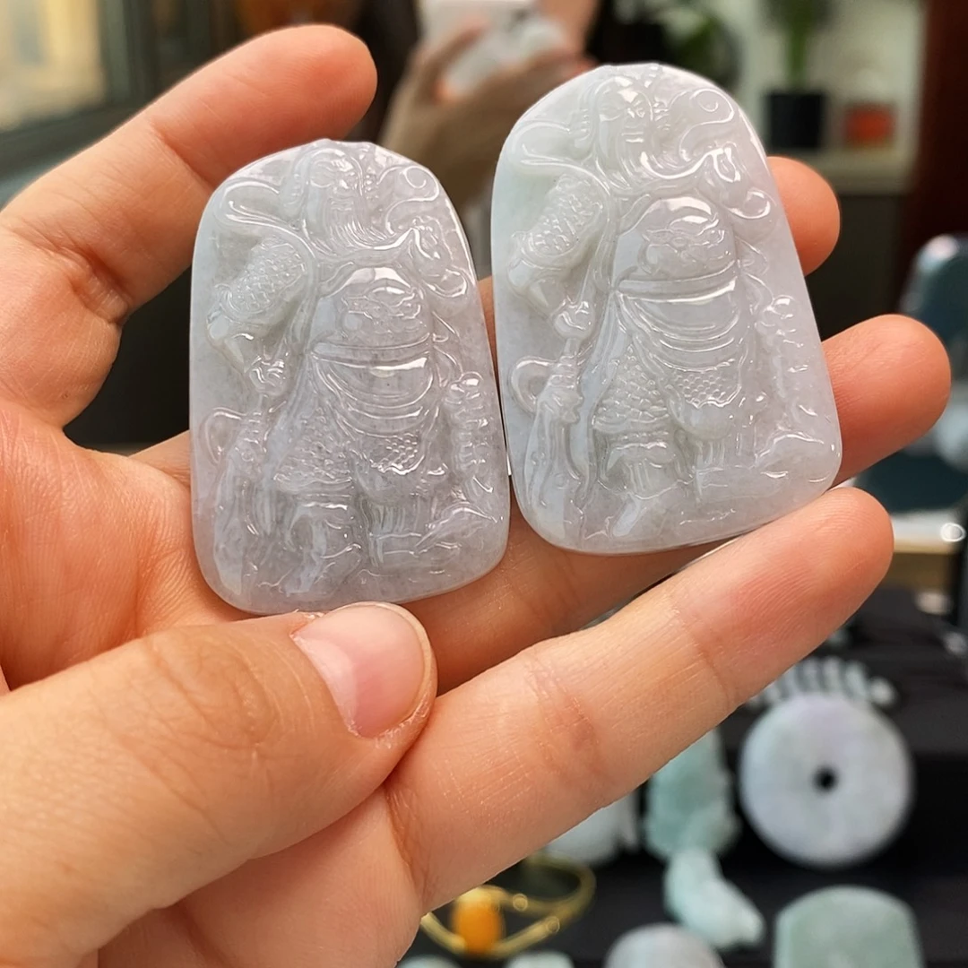 站***伤翡翠未镶嵌颈饰关公