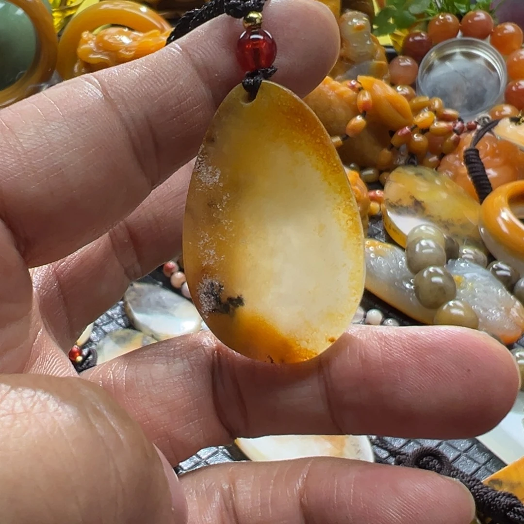 石英质玉未镶嵌颈饰