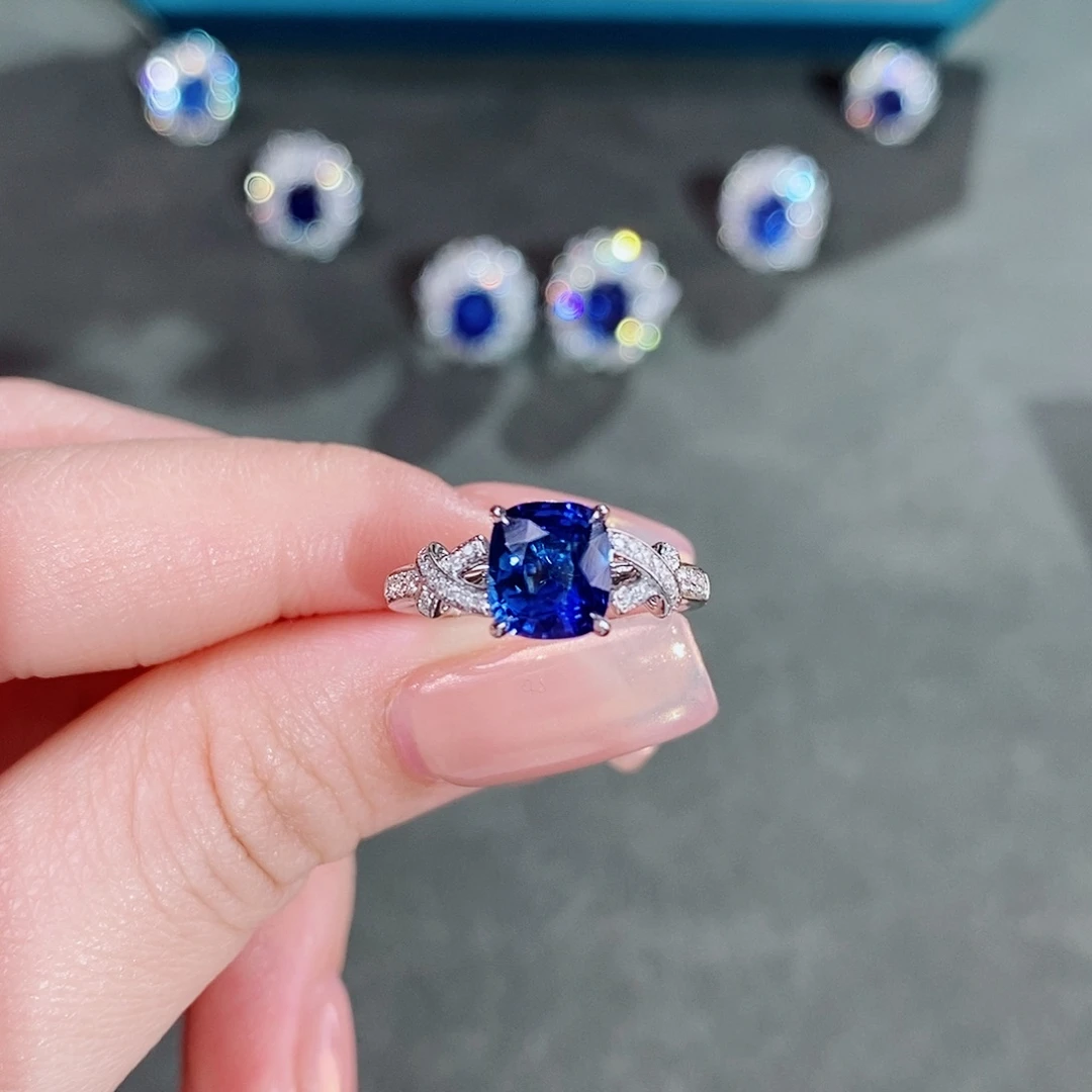 蓝宝石戒指18K金镶嵌1.91ct皇家蓝吉尔德