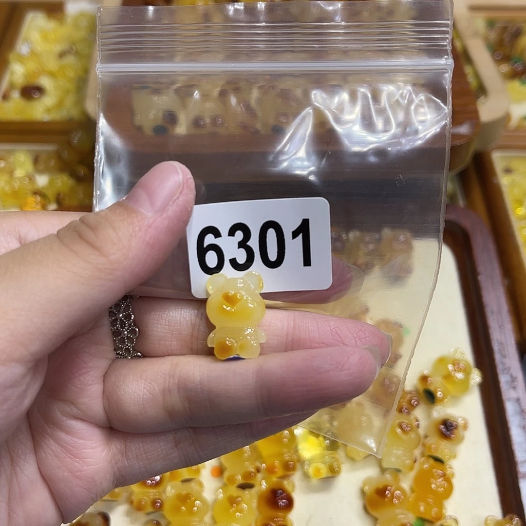琥珀未镶嵌颈饰蜜蜡