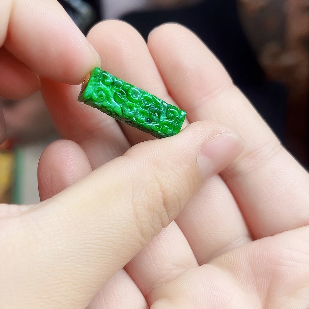 翡翠颈饰18K金镶嵌吊坠