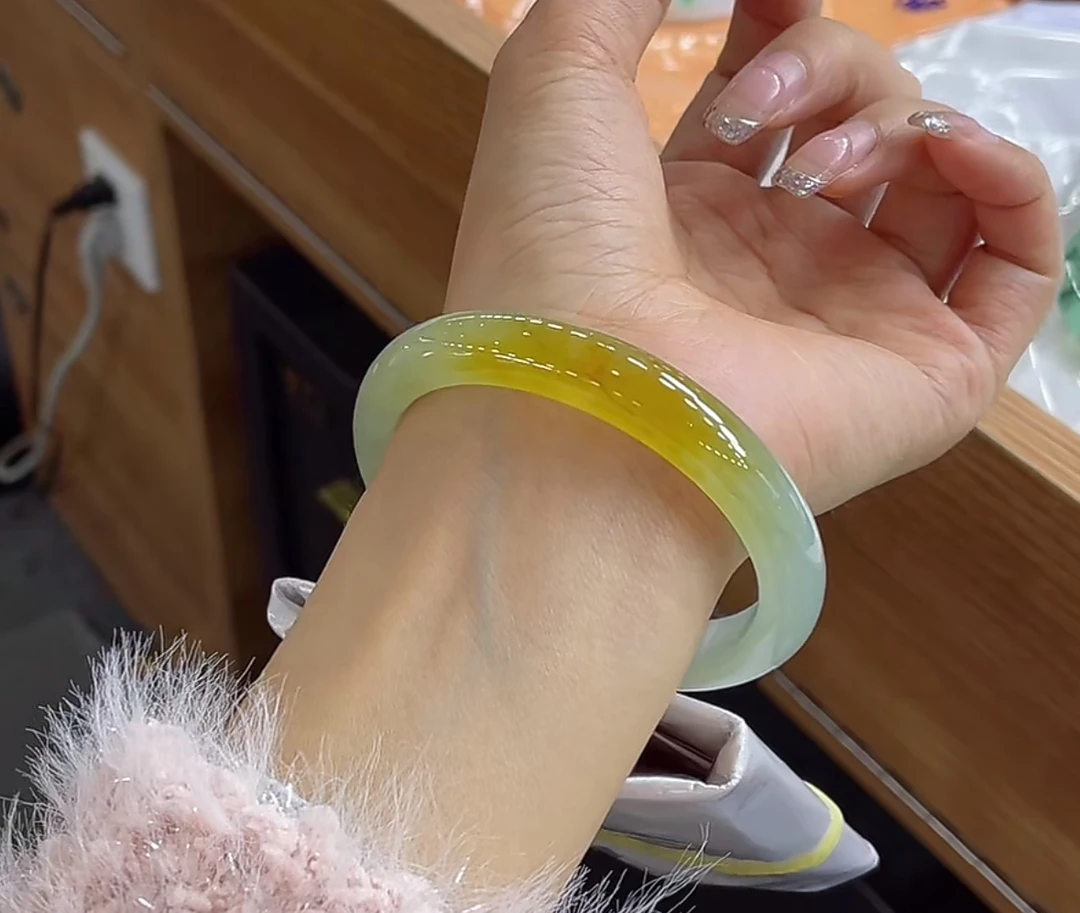 （强推款）56-57圈冰黄翡贵妃翡翠手镯