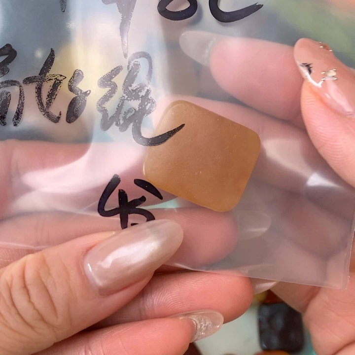 佛***人琥珀未镶嵌珠宝奇石
