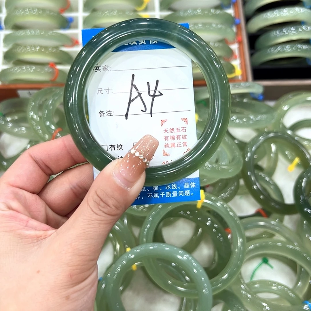 飞***雪蛇纹石玉未镶嵌手镯