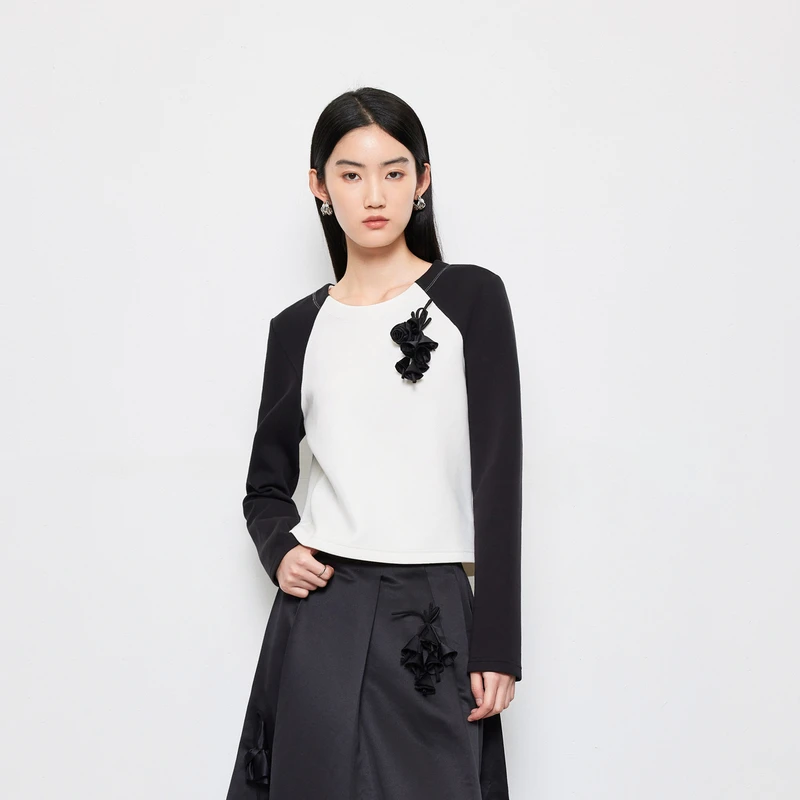 【商场同款】HPLY荷比俪24春新女休闲实穿装饰花上衣HYE12610137