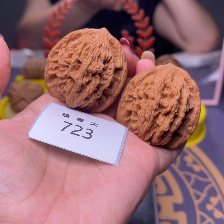 文玩核桃把件虎头42.723