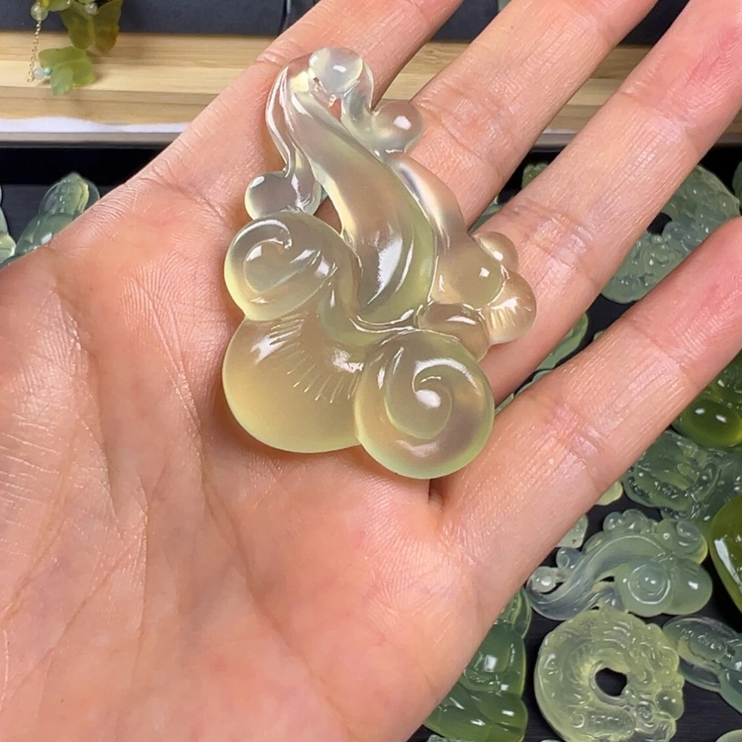 开***耶蛇纹石玉未镶嵌颈饰