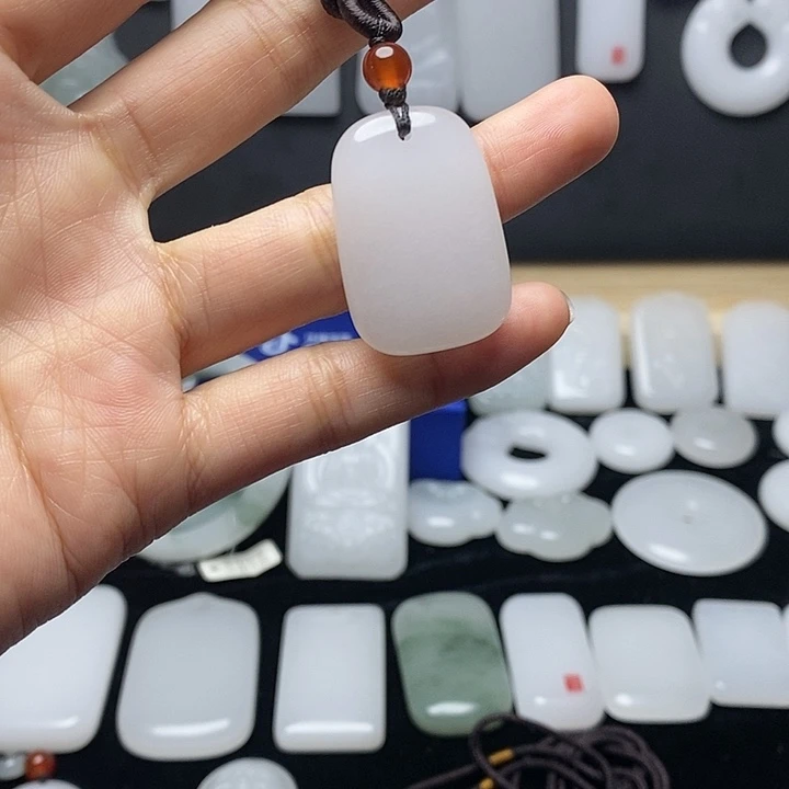 石英质玉颈饰未镶嵌