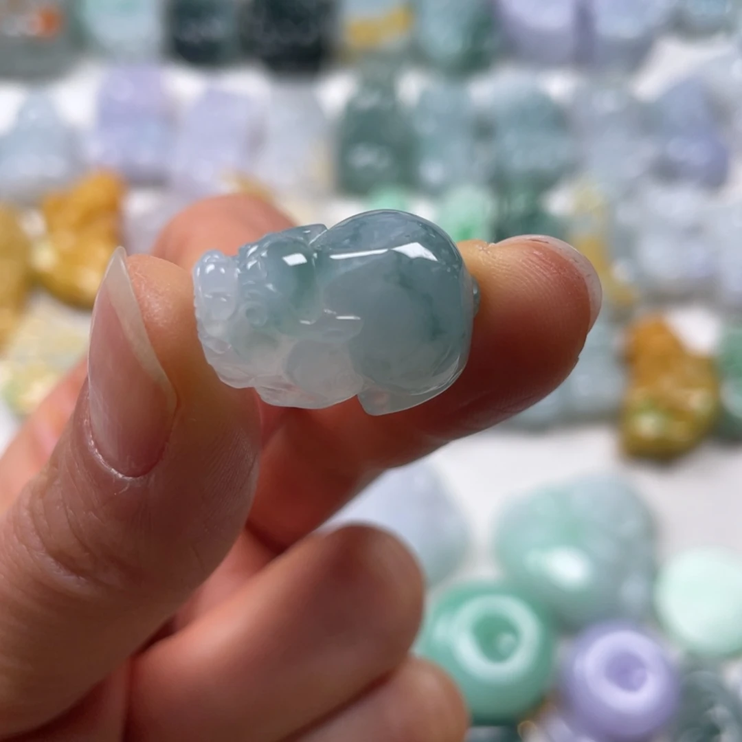 翡翠吊坠(赠链)未镶嵌