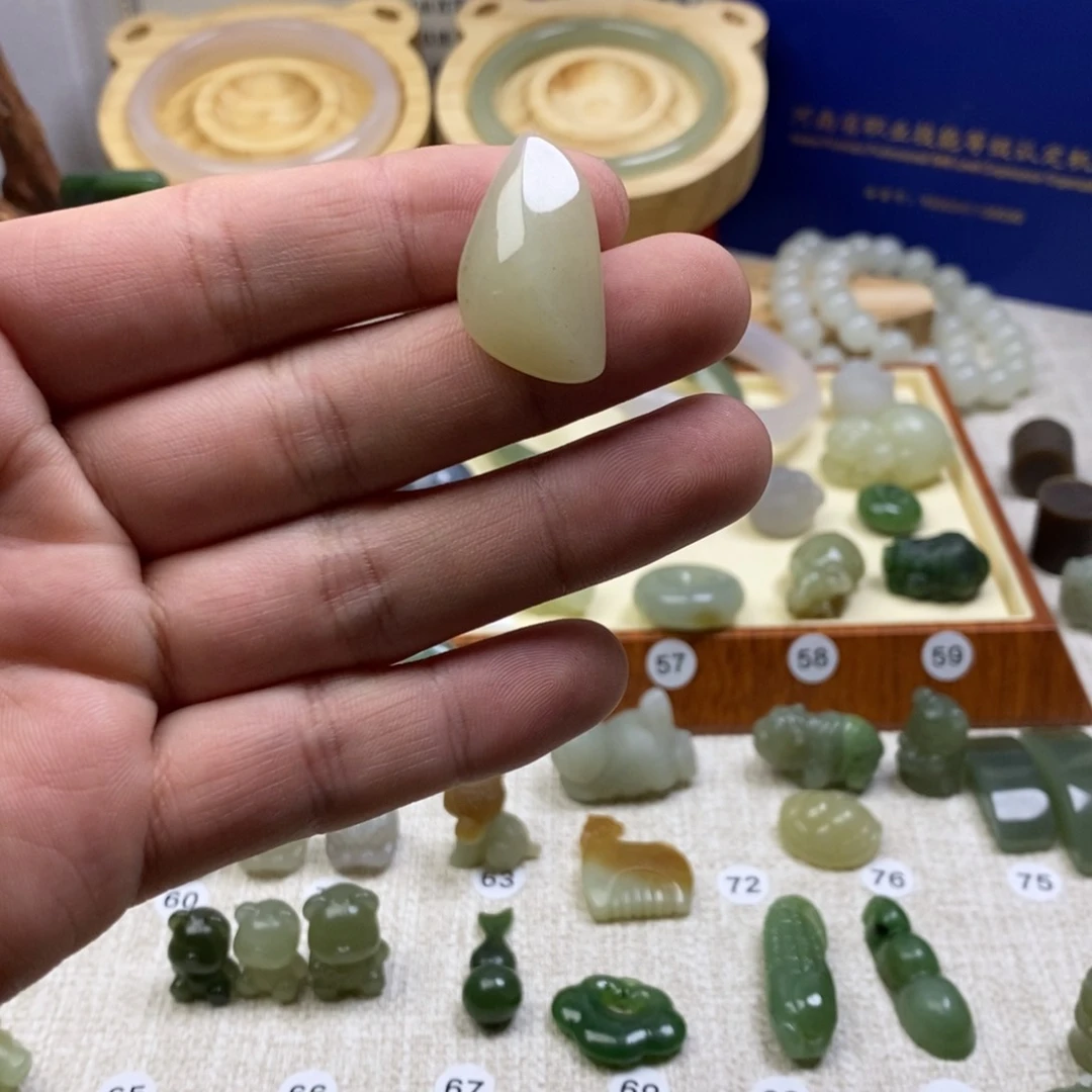 和田玉（碧玉）颈饰未镶嵌