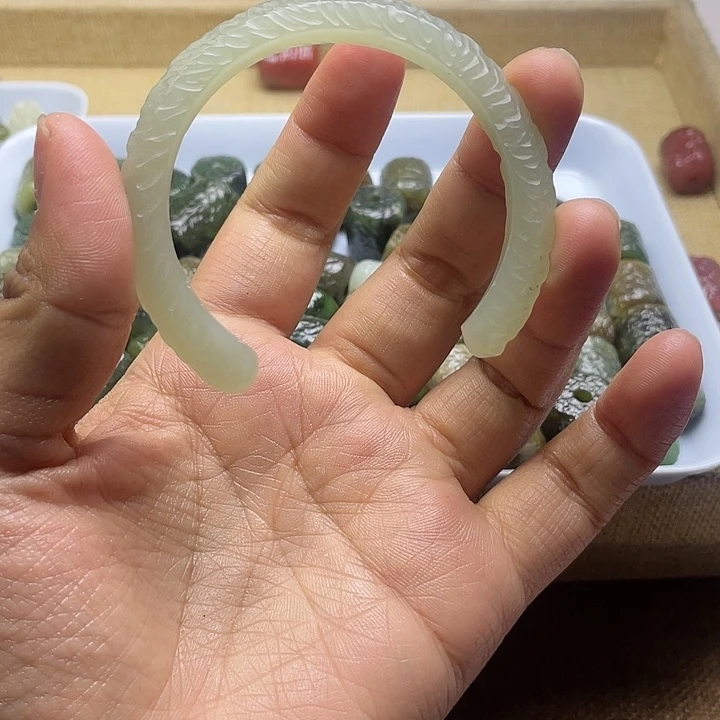 和田玉（糖玉）颈饰未镶嵌张*洋8