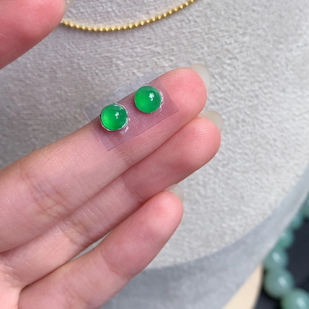 翡翠裸石缅甸天然A货翡翠阳绿蛋面一对