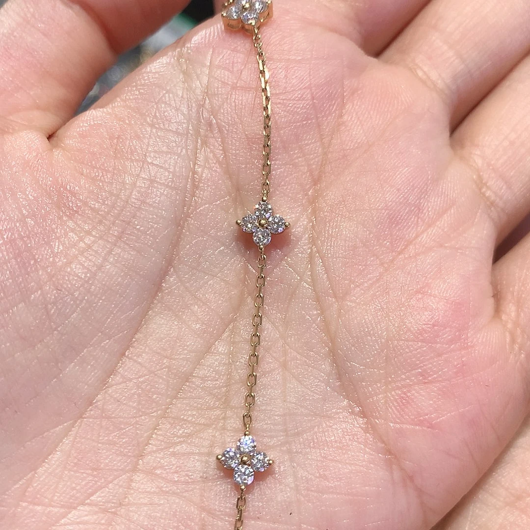 18K金镶嵌合成钻石四叶草手链