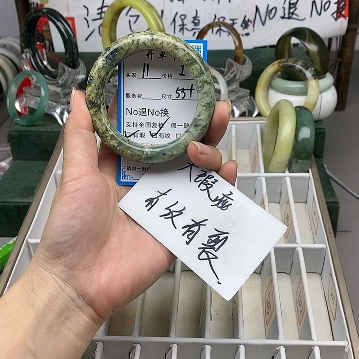 蛇纹石玉未镶嵌手镯