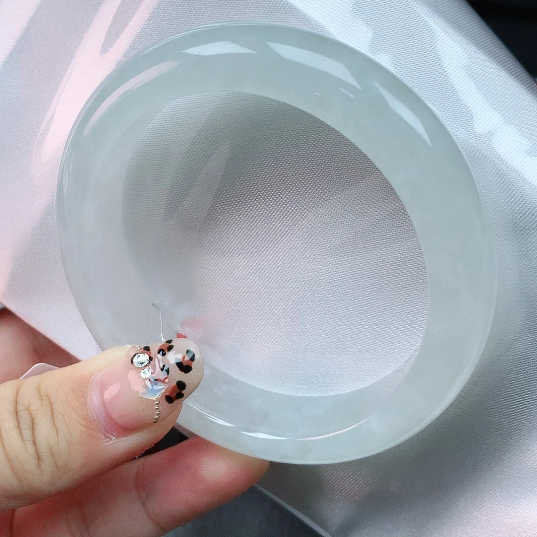 翡翠手镯未镶嵌54圈