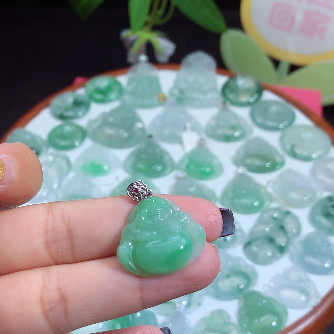 小****翡翠未镶嵌颈饰佛公