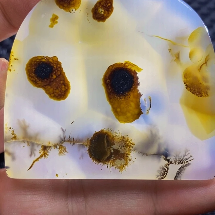 摩***克未镶嵌颈饰玛瑙/玉髓