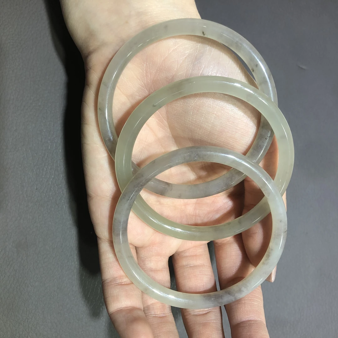 和田玉楼兰三彩叮当手镯尺寸约5*5.5mm左右多样性发一   850