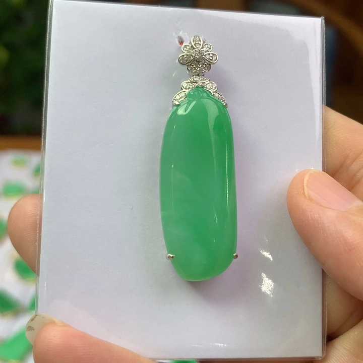 颈饰18K金镶嵌翡翠翡翠首饰