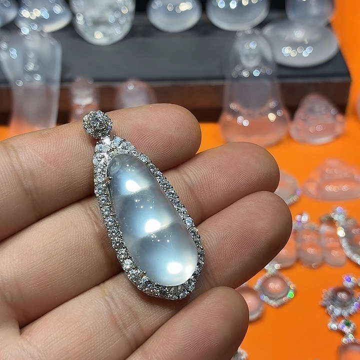 黄***豆未镶嵌石英质玉小众吊坠石英质玉