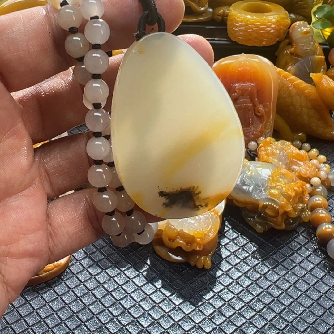 石英质玉未镶嵌颈饰