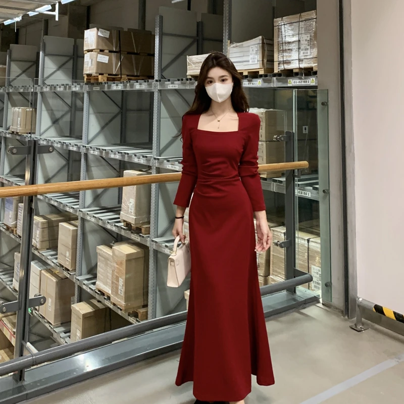 港风复古红色方领长袖连衣裙女2025秋优雅气质法式新款潮牌女装