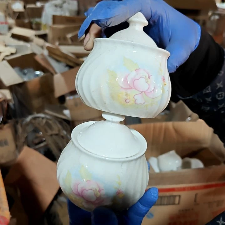 摆件盘子碗茶壶啥都有