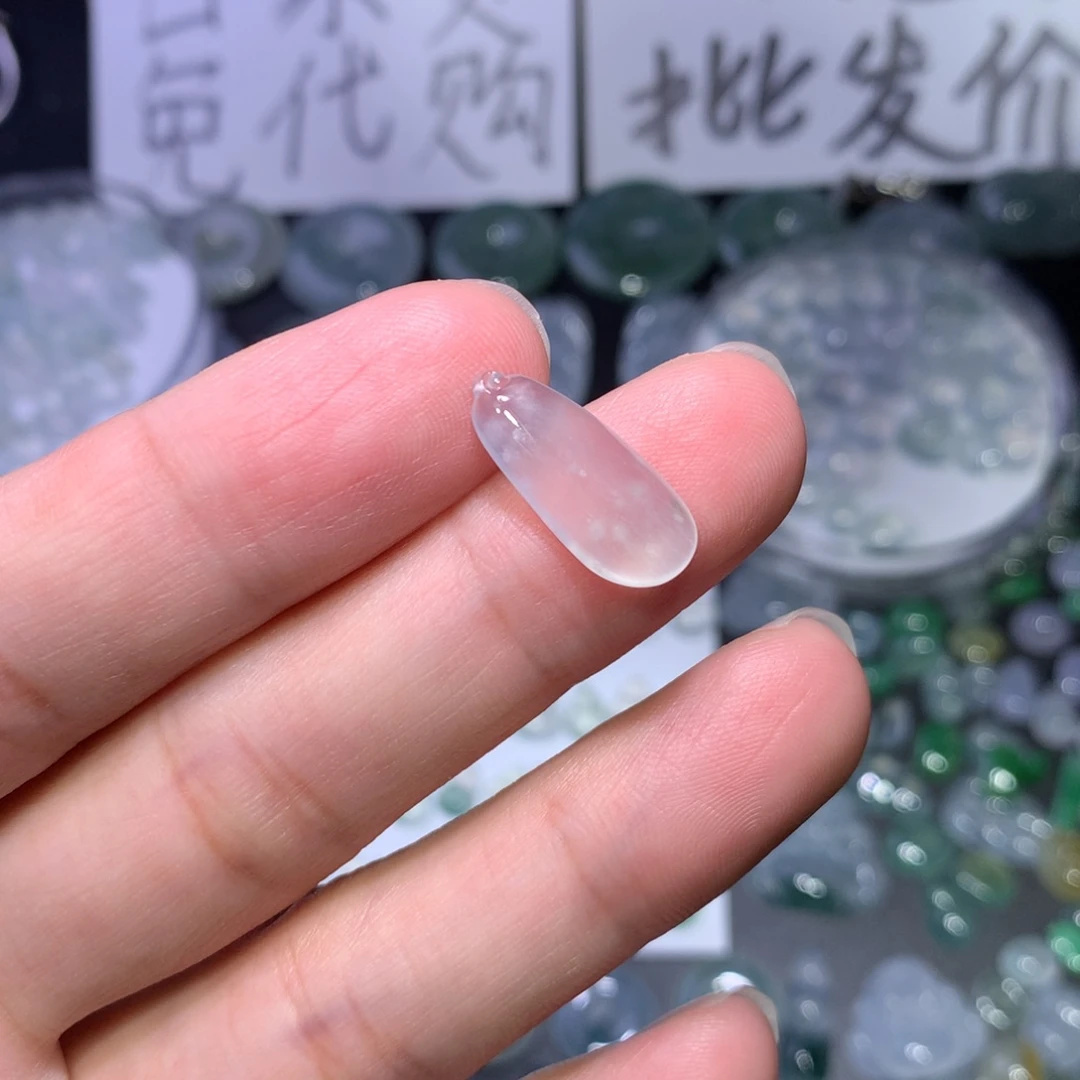 翡翠未镶嵌颈饰福瓜