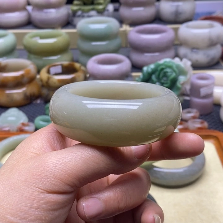 石英质玉未镶嵌手镯