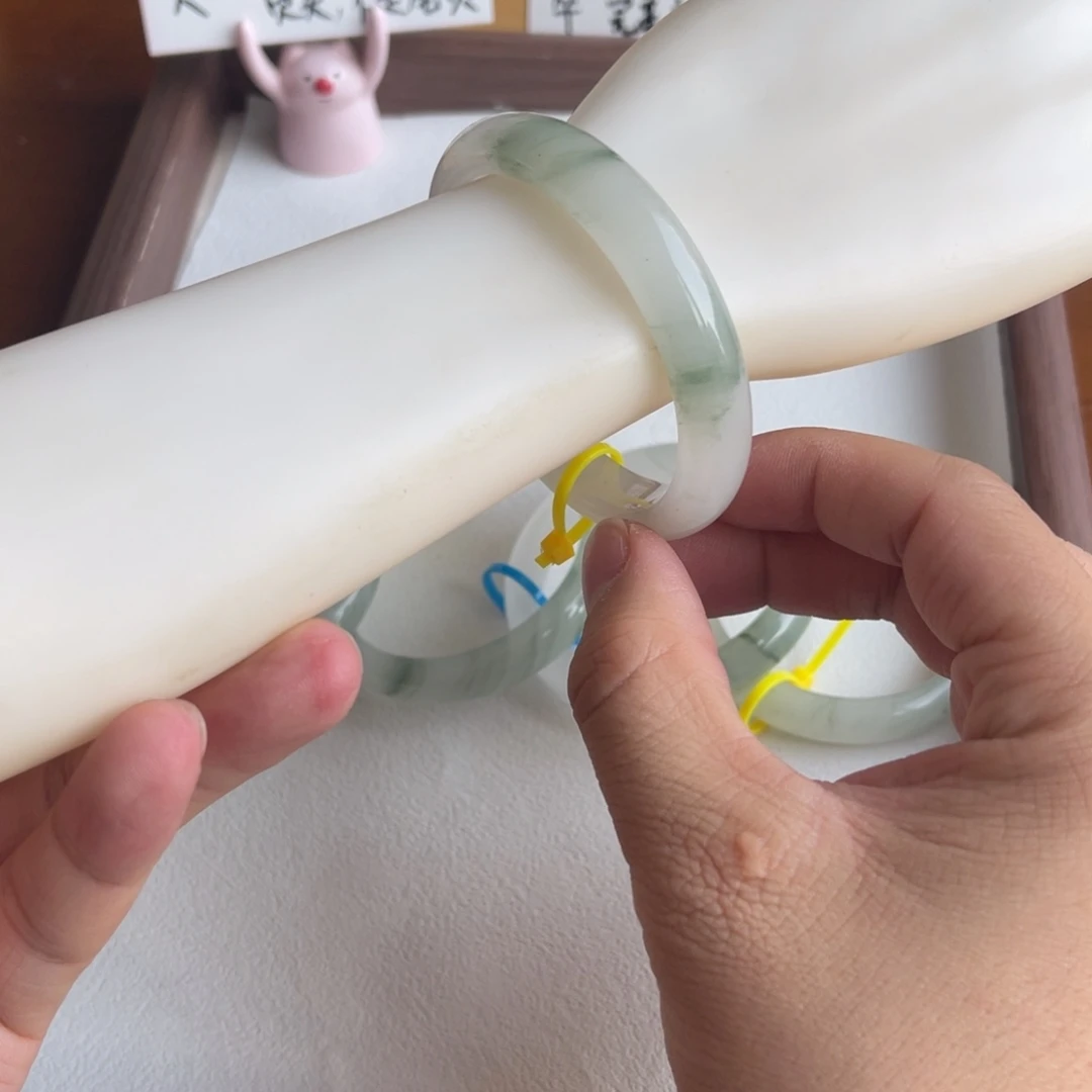 石英质玉未镶嵌手镯