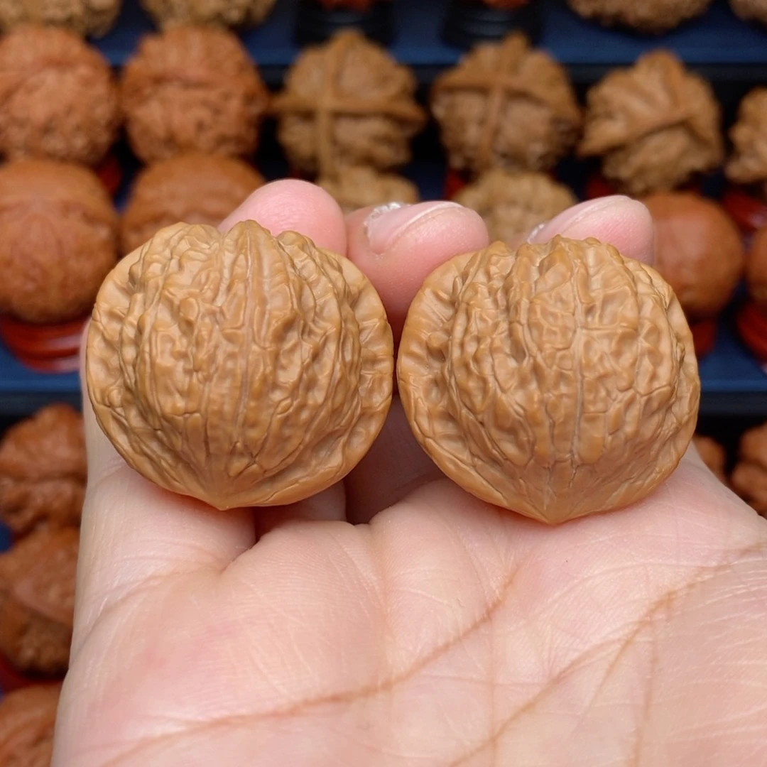 把件文玩核桃手捻野生血麒麟