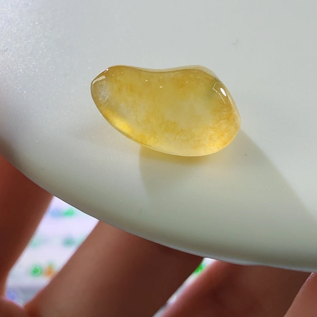翡翠未镶嵌颈饰金黄裸石