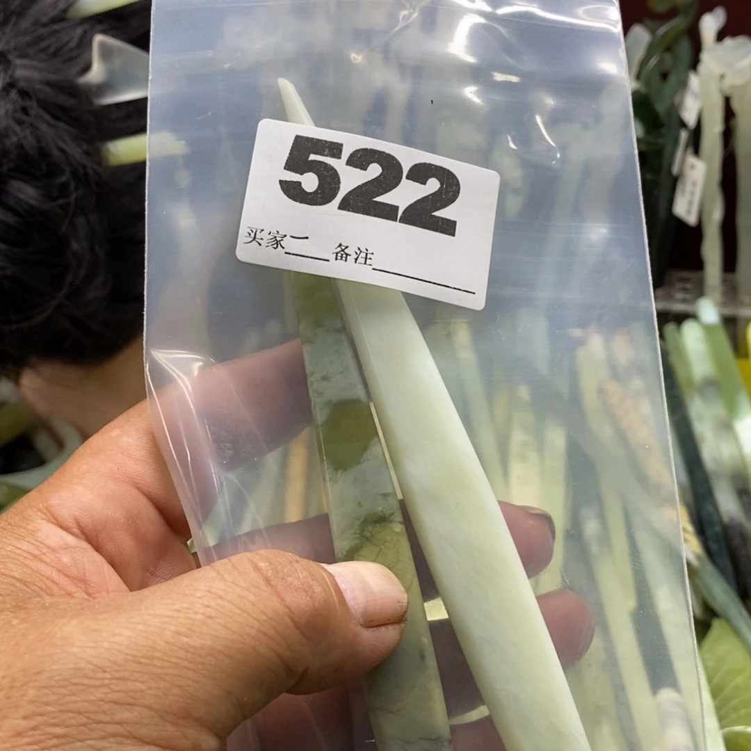 一***愁蛇纹石玉合金颈饰