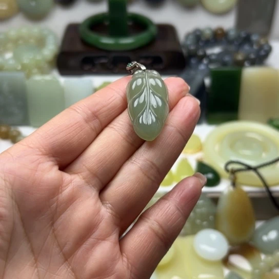 和田玉未镶嵌颈饰