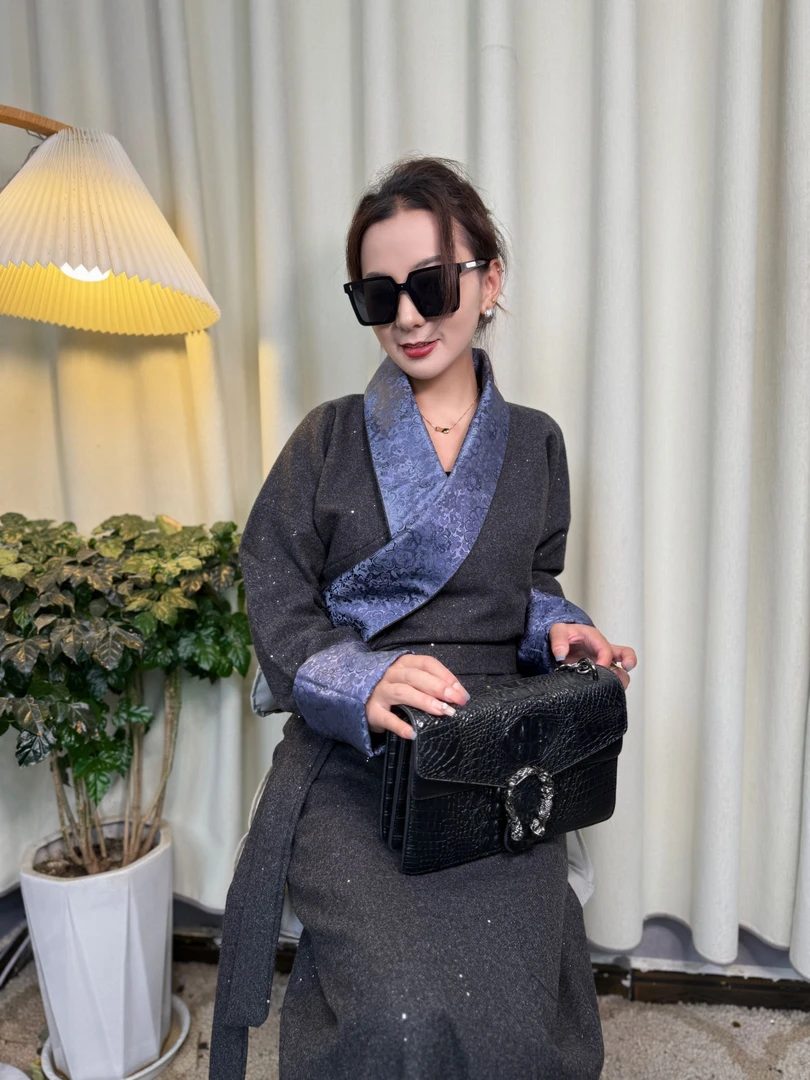 2026冬季便穿式高级女款呢料藏服两件套