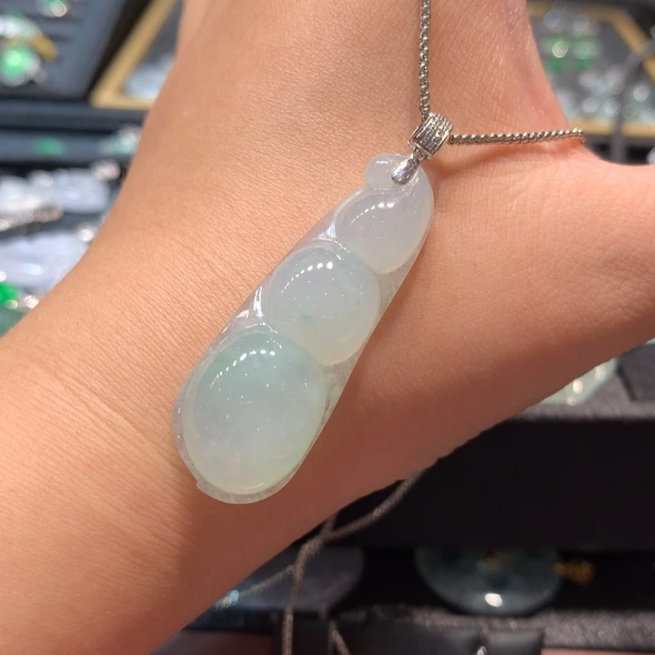【闪购商品】颈饰18K金镶嵌翡翠翡翠