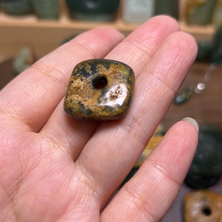 岫岩河磨玉（透闪石质玉）未镶嵌颈饰