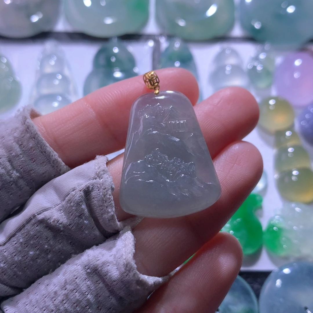 翡翠未镶嵌颈饰山水牌