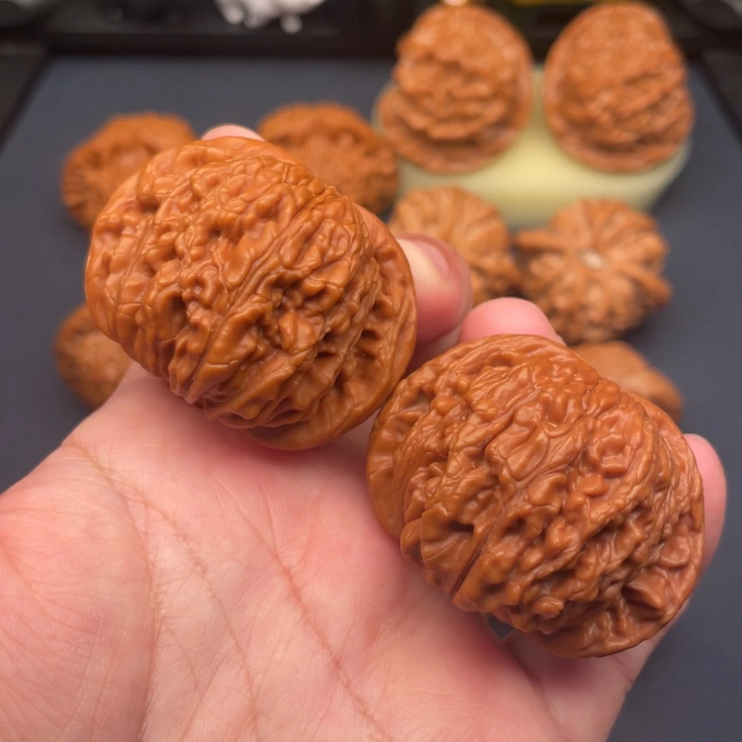 文玩核桃把件45红皮四座楼