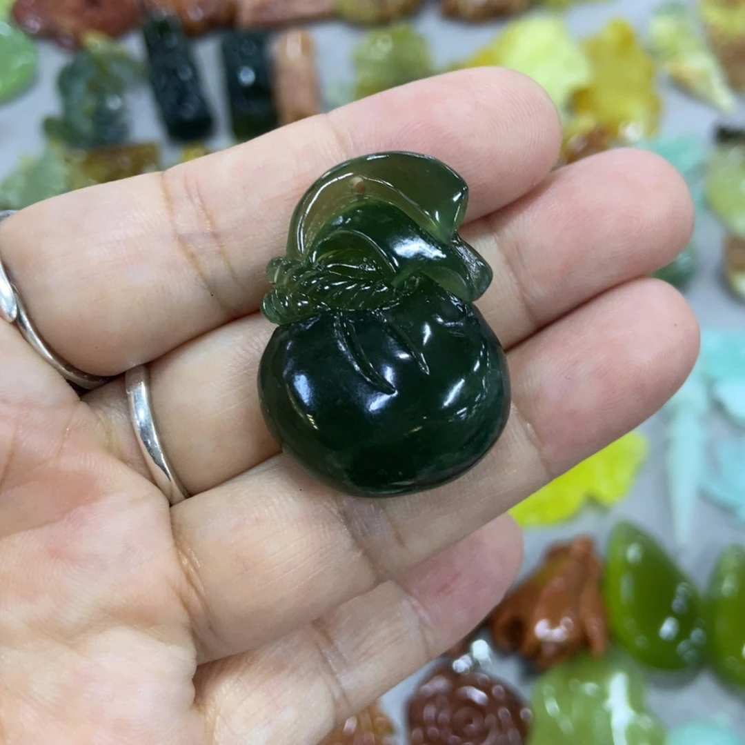 未镶嵌蛇纹石玉挂件