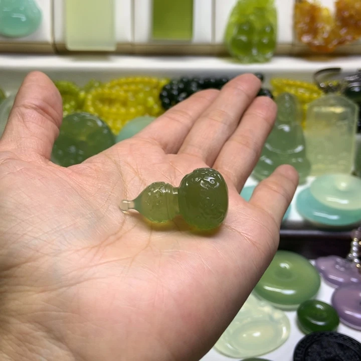 予***安蛇纹石玉未镶嵌颈饰