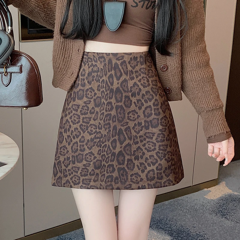 洋气衣服女仿鹿皮绒半身裙女202冬季辣妹风高腰A字防走光豹纹包臀