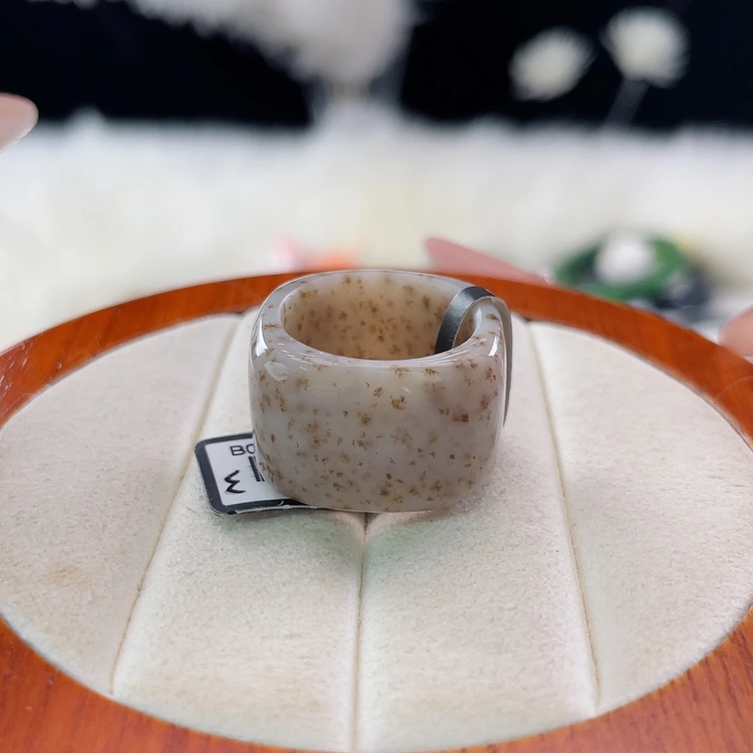 和田玉（子料）未镶嵌戒指l12。草花方圆。17.3。不退换