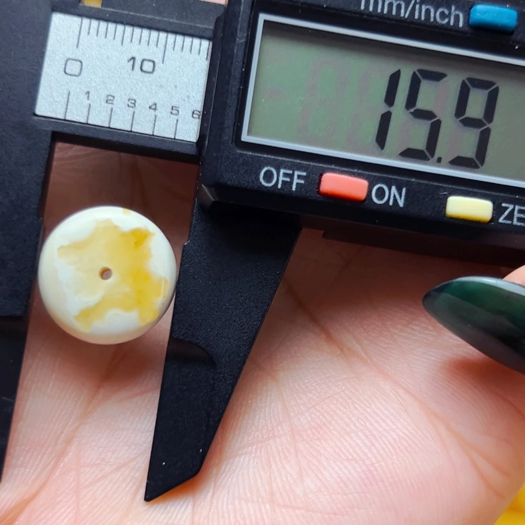 未镶嵌蜜蜡裸石15.9mm瑕疵扣子