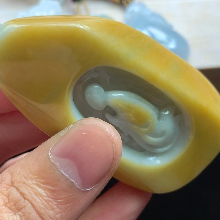翡翠未镶嵌颈饰吊坠