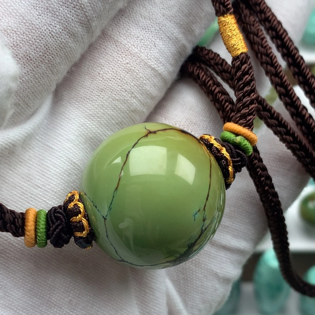 绿松石未镶嵌颈饰