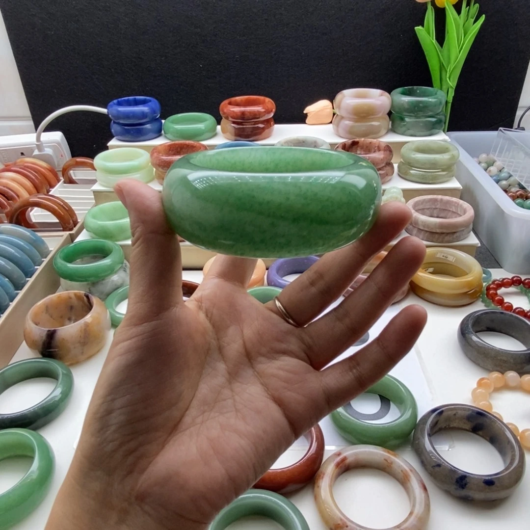 暴***姐石英岩玉未镶嵌手镯