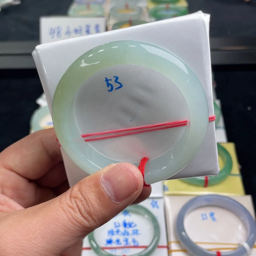 翡翠手镯未镶嵌翡翠手镯