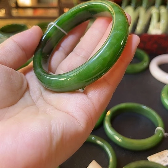 和田玉（碧玉）未镶嵌手镯